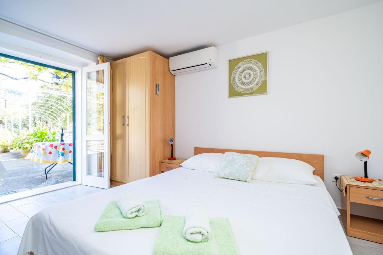 Apartments Lidija Затон Екстериор снимка