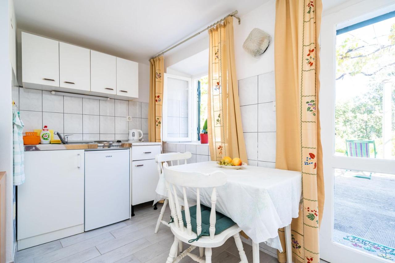 Apartments Lidija Затон Екстериор снимка