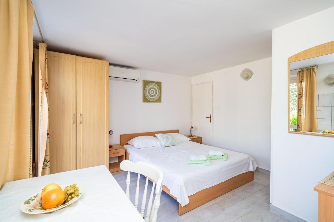 Apartments Lidija Затон Екстериор снимка