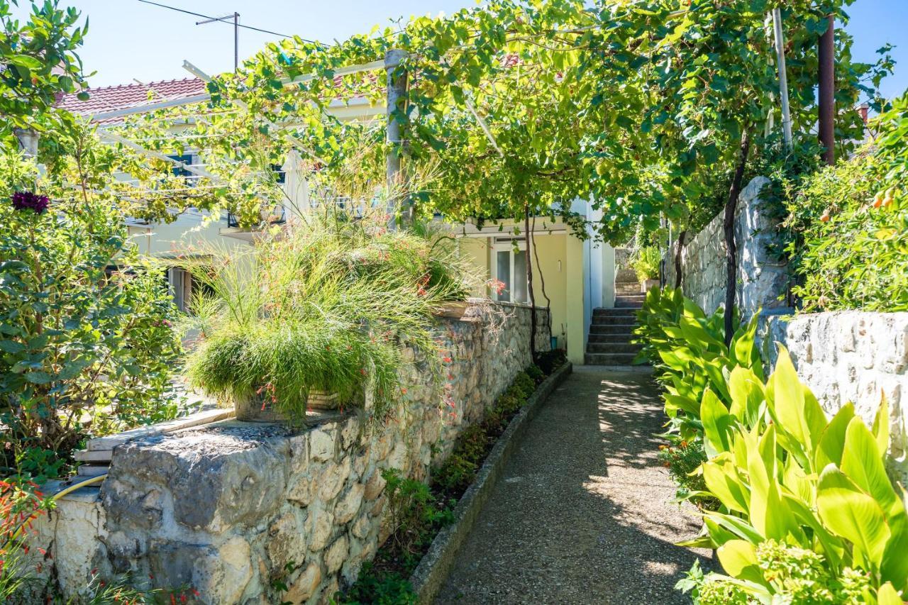 Apartments Lidija Затон Екстериор снимка